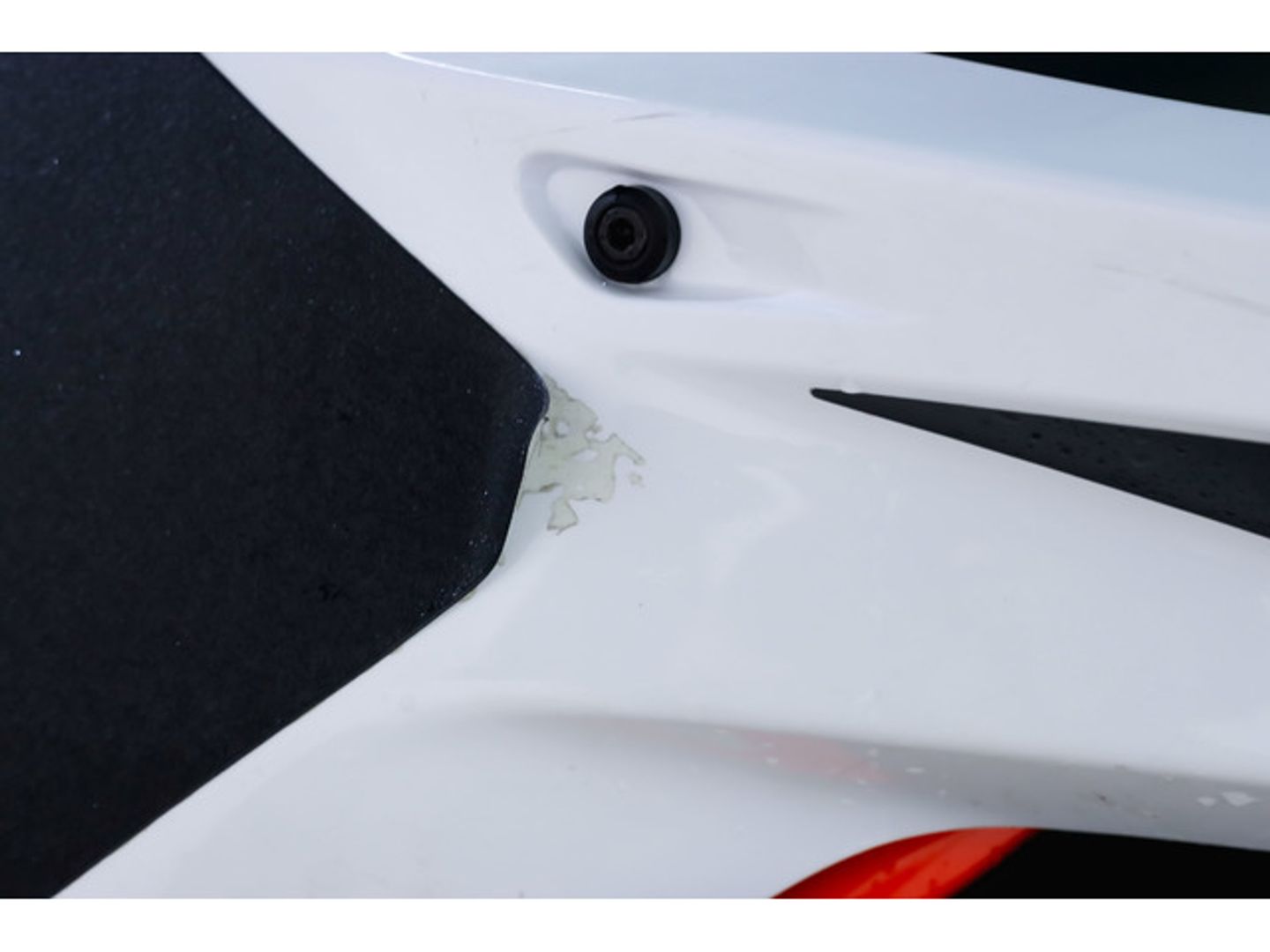 KTM Duke R 890 Blanco Motorcycle