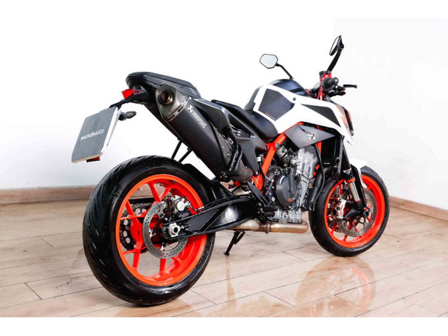 KTM Duke R 890 Blanco Motorcycle