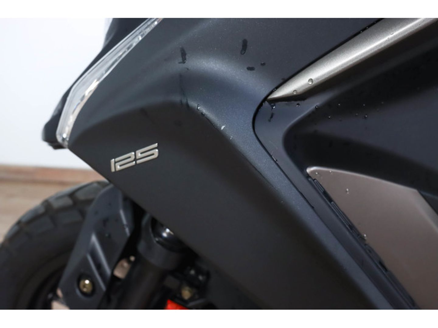 KYMCO DTX 125 Gris oscuro Motorcycle