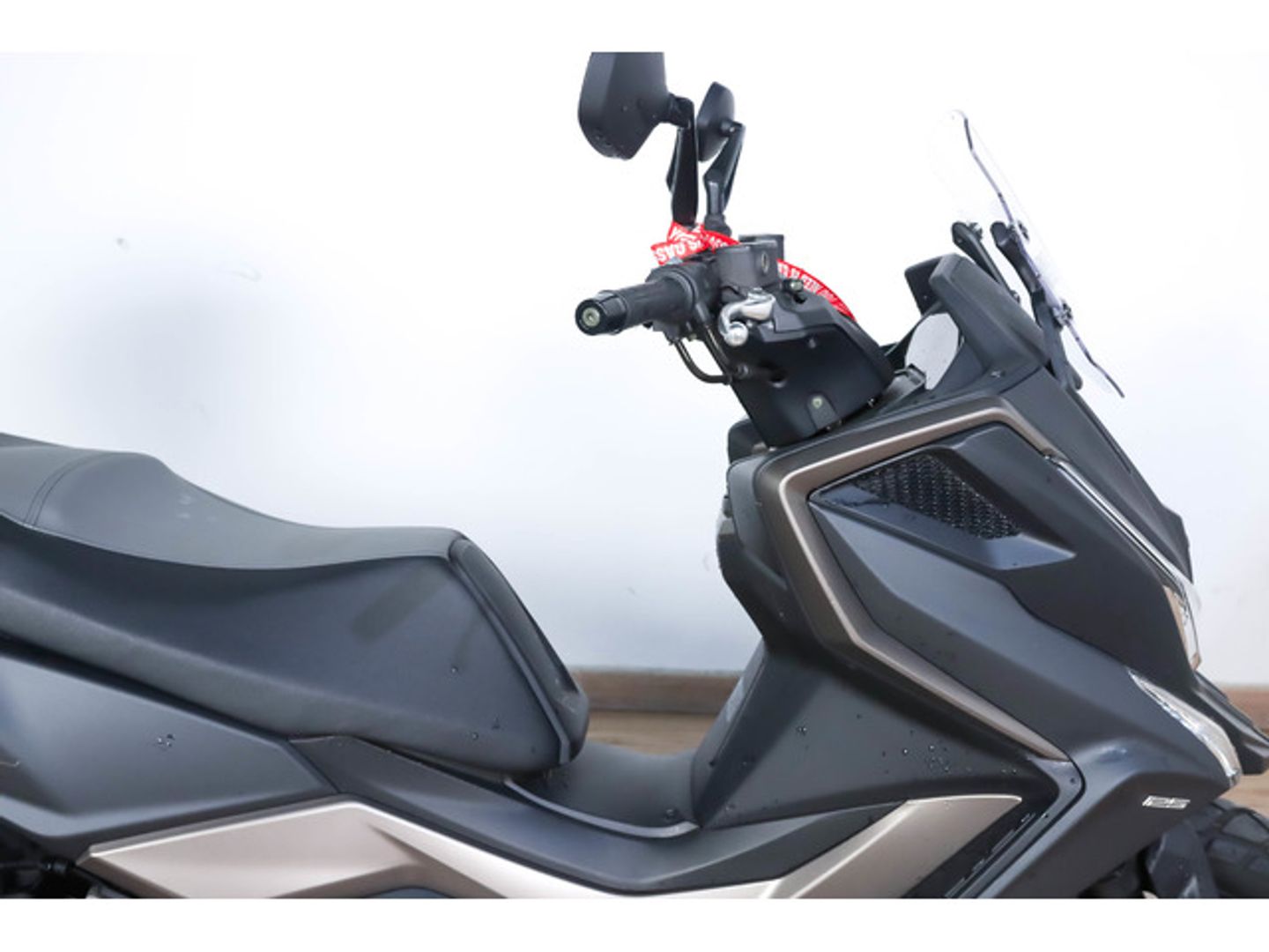 KYMCO DTX 125 Gris oscuro Motorcycle
