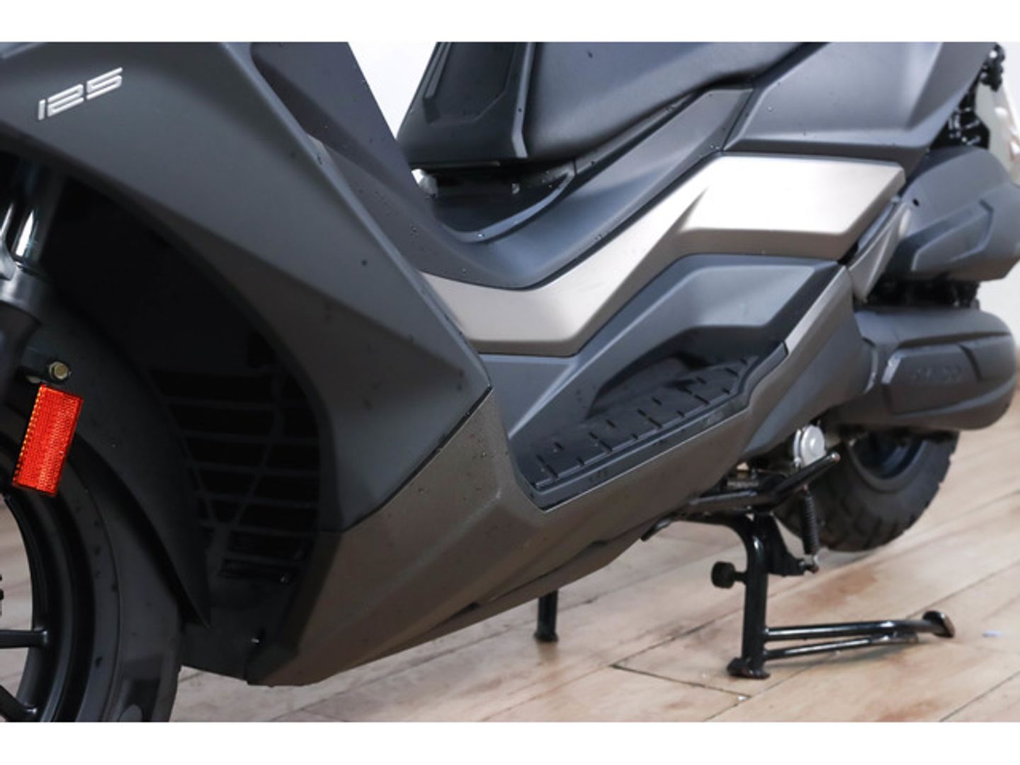 KYMCO DTX 125 Gris oscuro Motorcycle