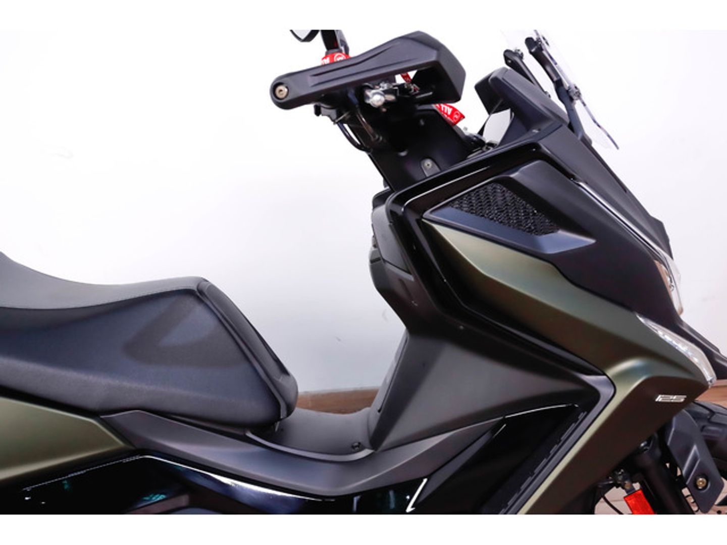 Kymco DTX 360 Gris oscuro Motorcycle