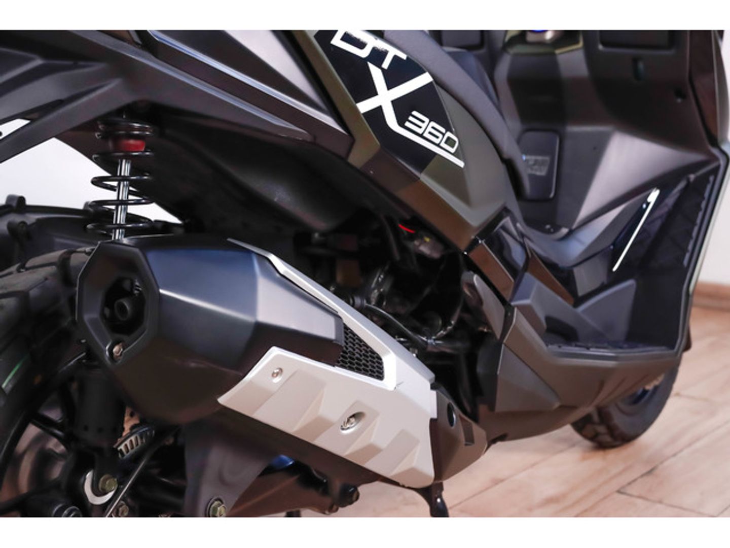Kymco DTX 360 Gris oscuro Motorcycle