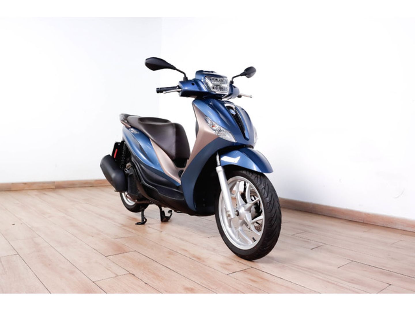 Piaggio Medley 125 Azul Motorcycle