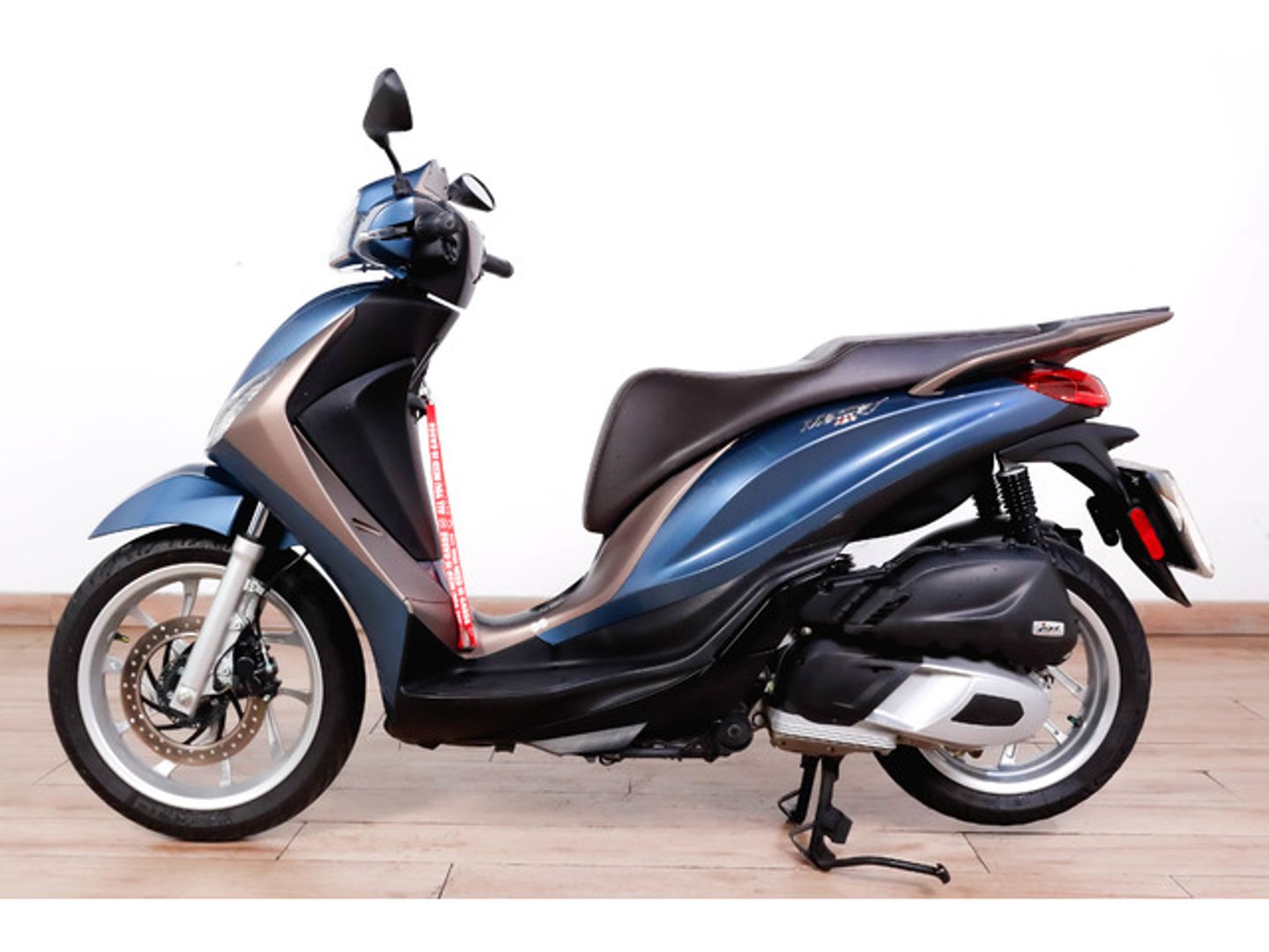 Piaggio Medley 125 Azul Motorcycle