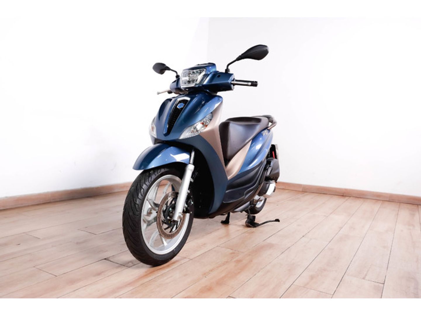 Piaggio Medley 125 Azul Motorcycle