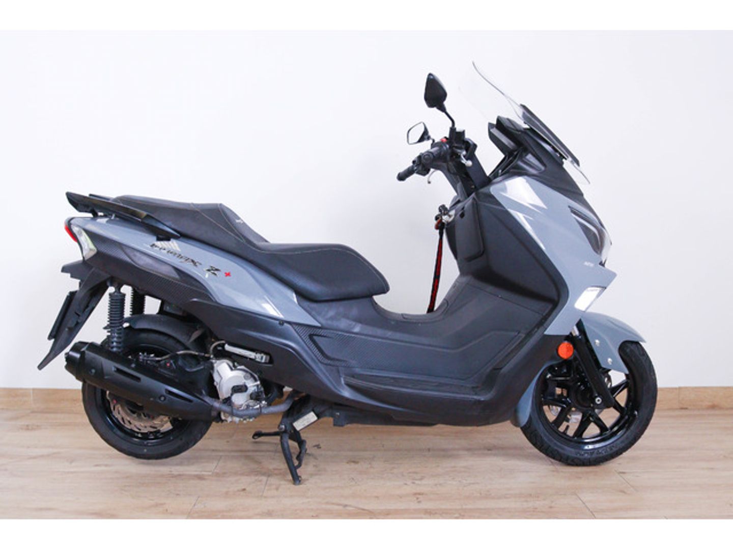 SYM Joymax Z+ 125 Gris Motorcycle