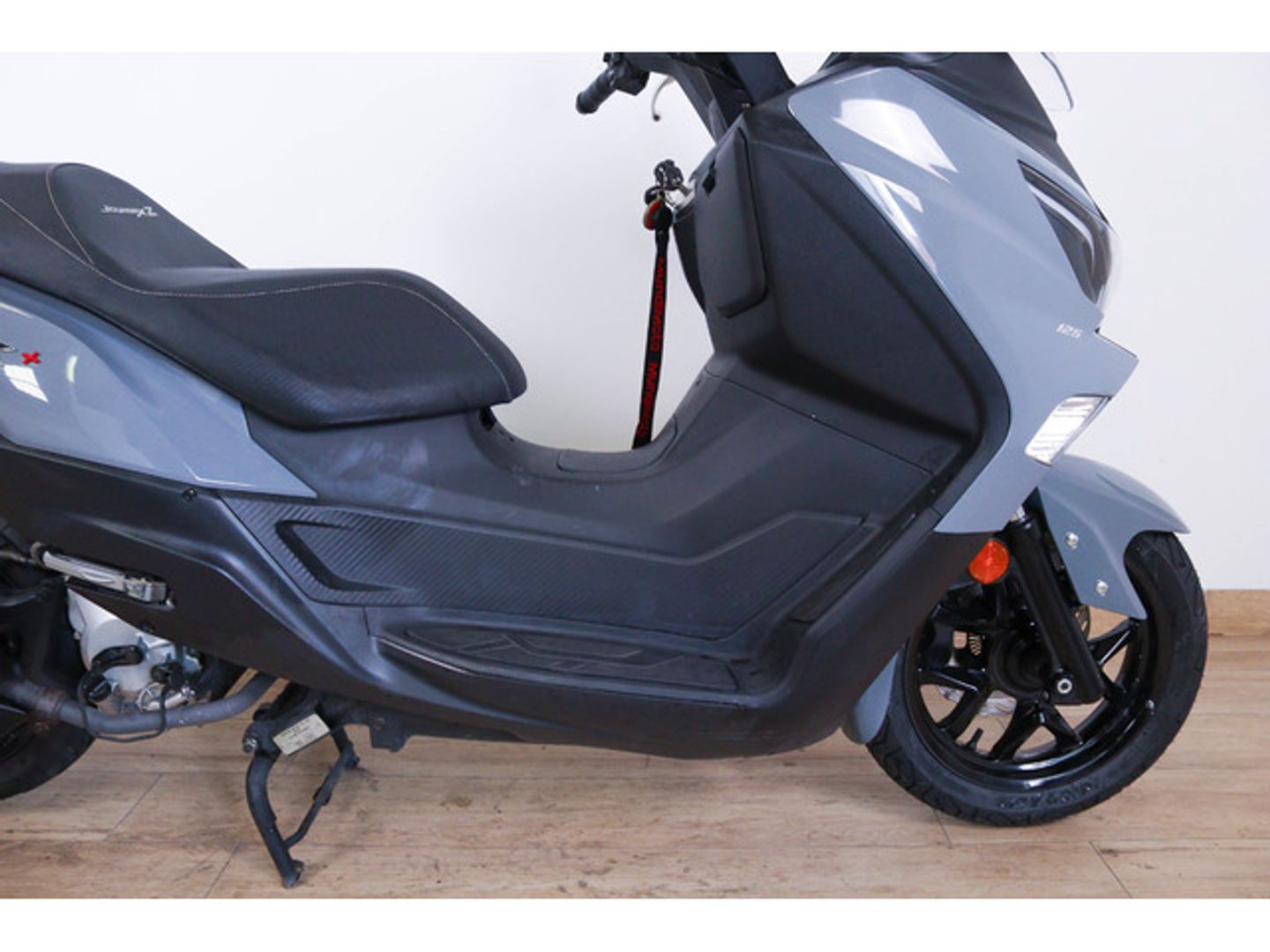 SYM Joymax Z+ 125 Gris Motorcycle