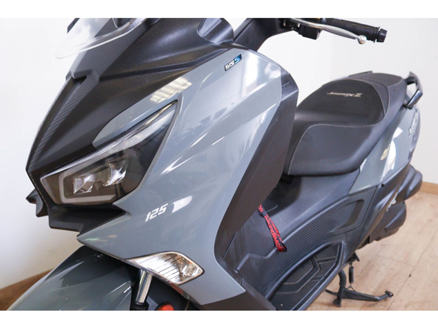SYM Joymax Z+ 125 Gris Motorcycle