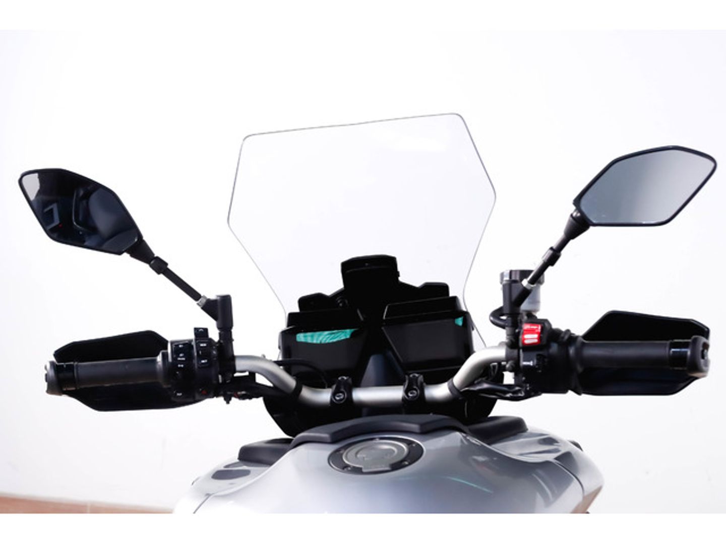 Yamaha Tracer 9 GT Gris Plata Motorcycle