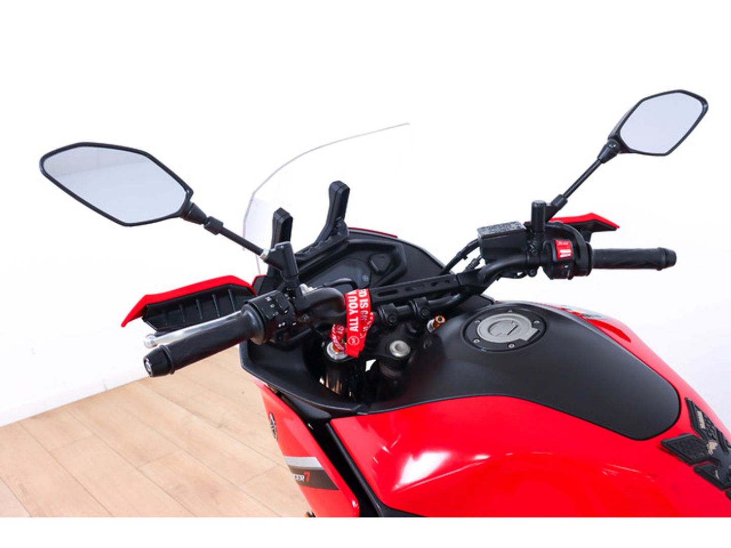 Yamaha Tracer 7 Rojo Motorcycle
