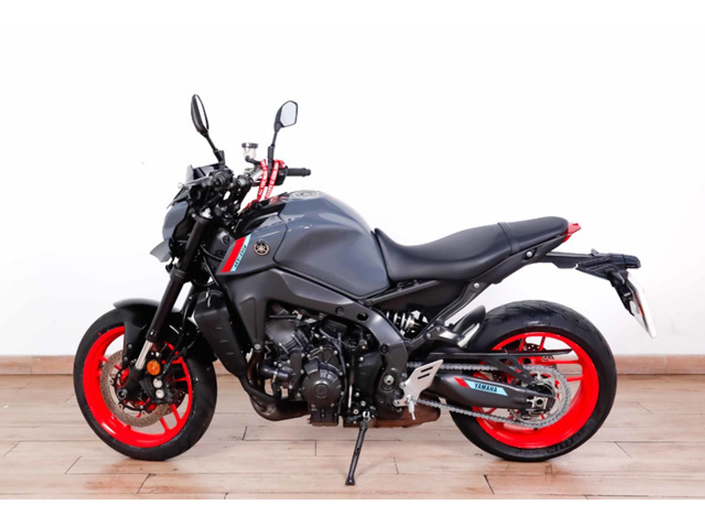 Yamaha MT -09 Gris Motorcycle
