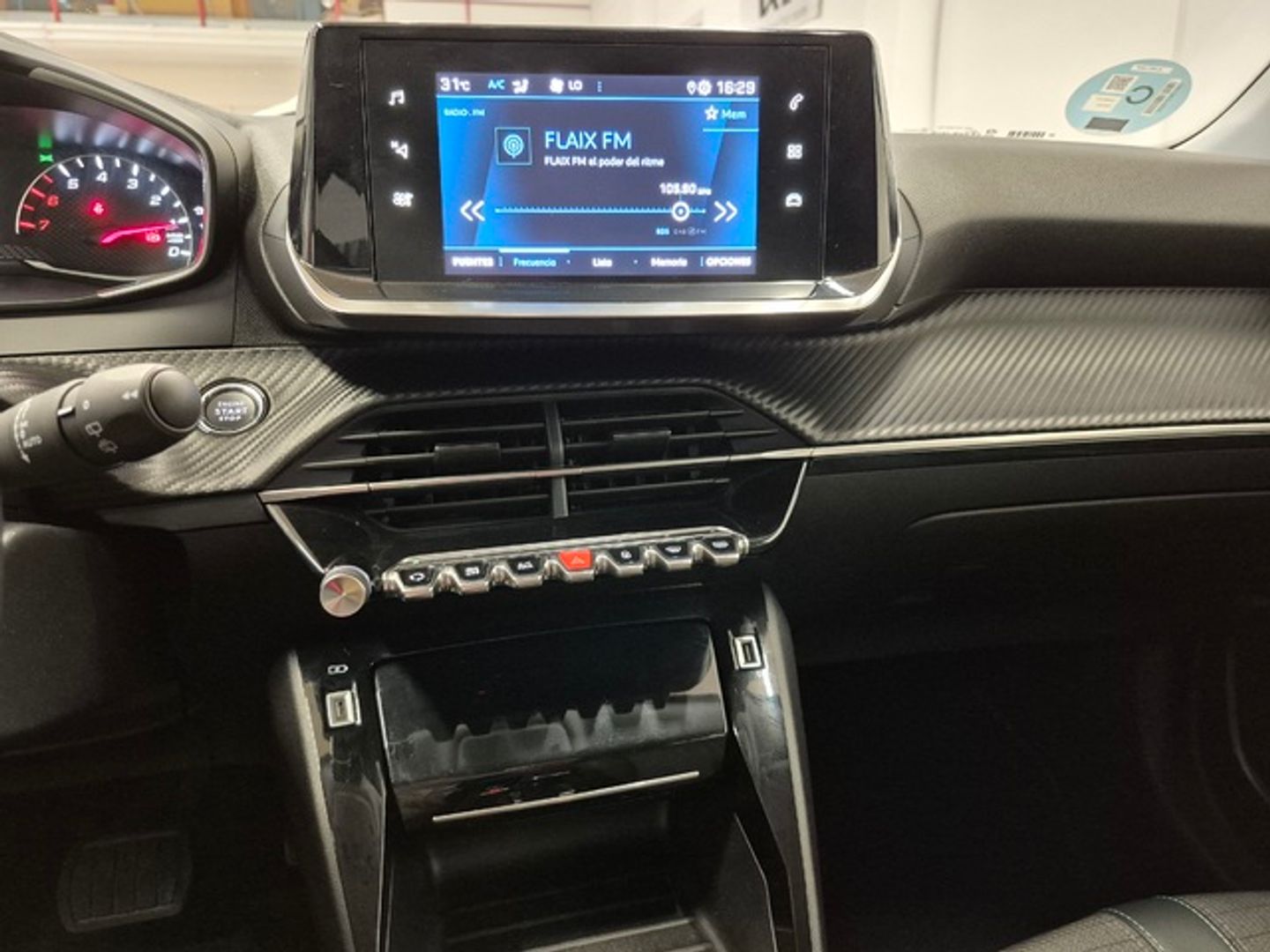 Peugeot 2008 BlueHDi 130 S&S Allure EAT8 96 kW (130 CV) Rojo All Terrain / Pick-up