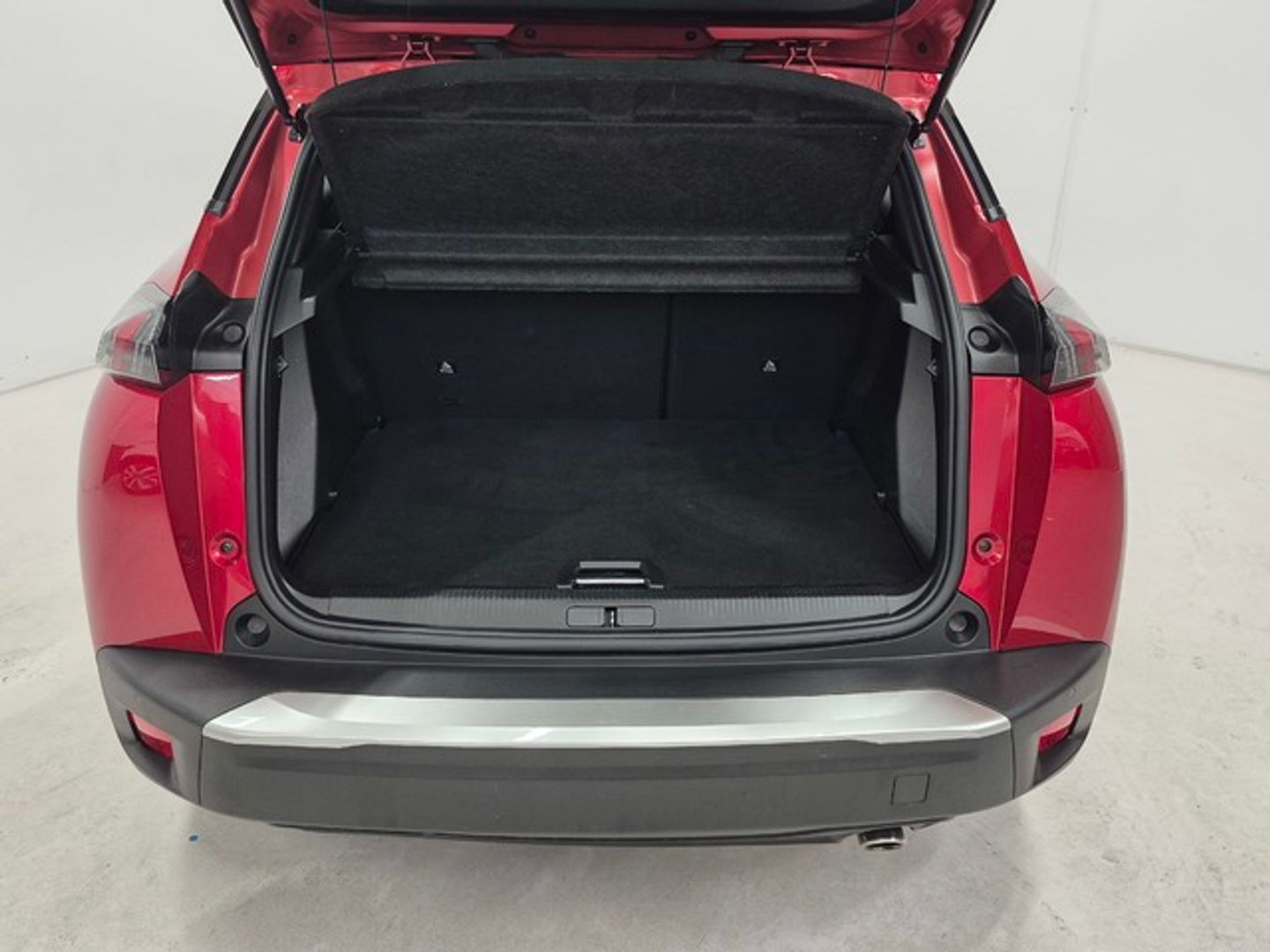 Peugeot 2008 BlueHDi 130 S&S Allure EAT8 96 kW (130 CV) Rojo All Terrain / Pick-up