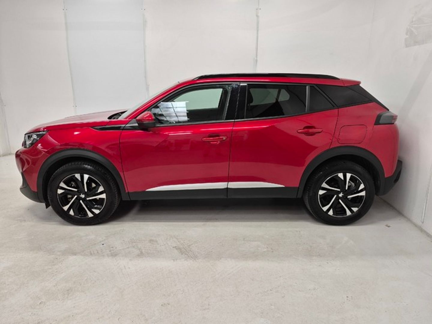 Peugeot 2008 BlueHDi 130 S&S Allure EAT8 96 kW (130 CV) Rojo All Terrain / Pick-up