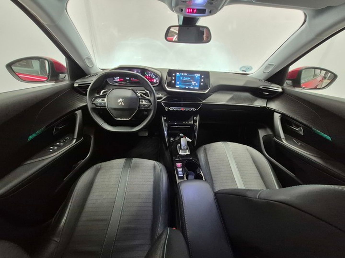 Peugeot 2008 BlueHDi 130 S&S Allure EAT8 96 kW (130 CV) Rojo All Terrain / Pick-up