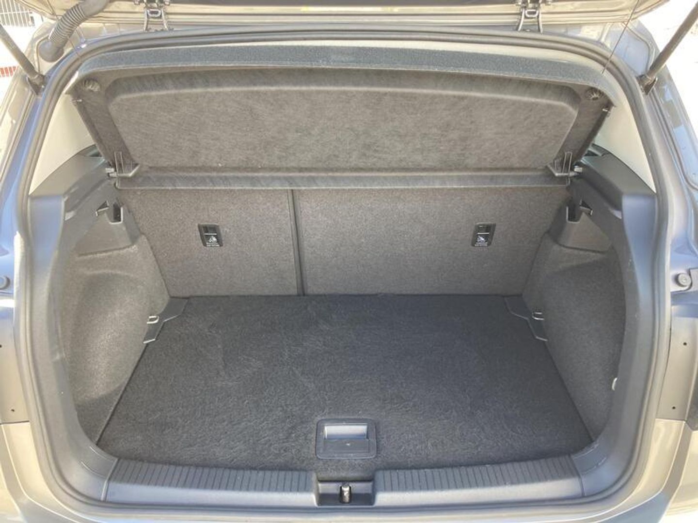 Volkswagen T-Cross Advance 1.0 TSI 85 kW (115 CV) DSG Gris SUV