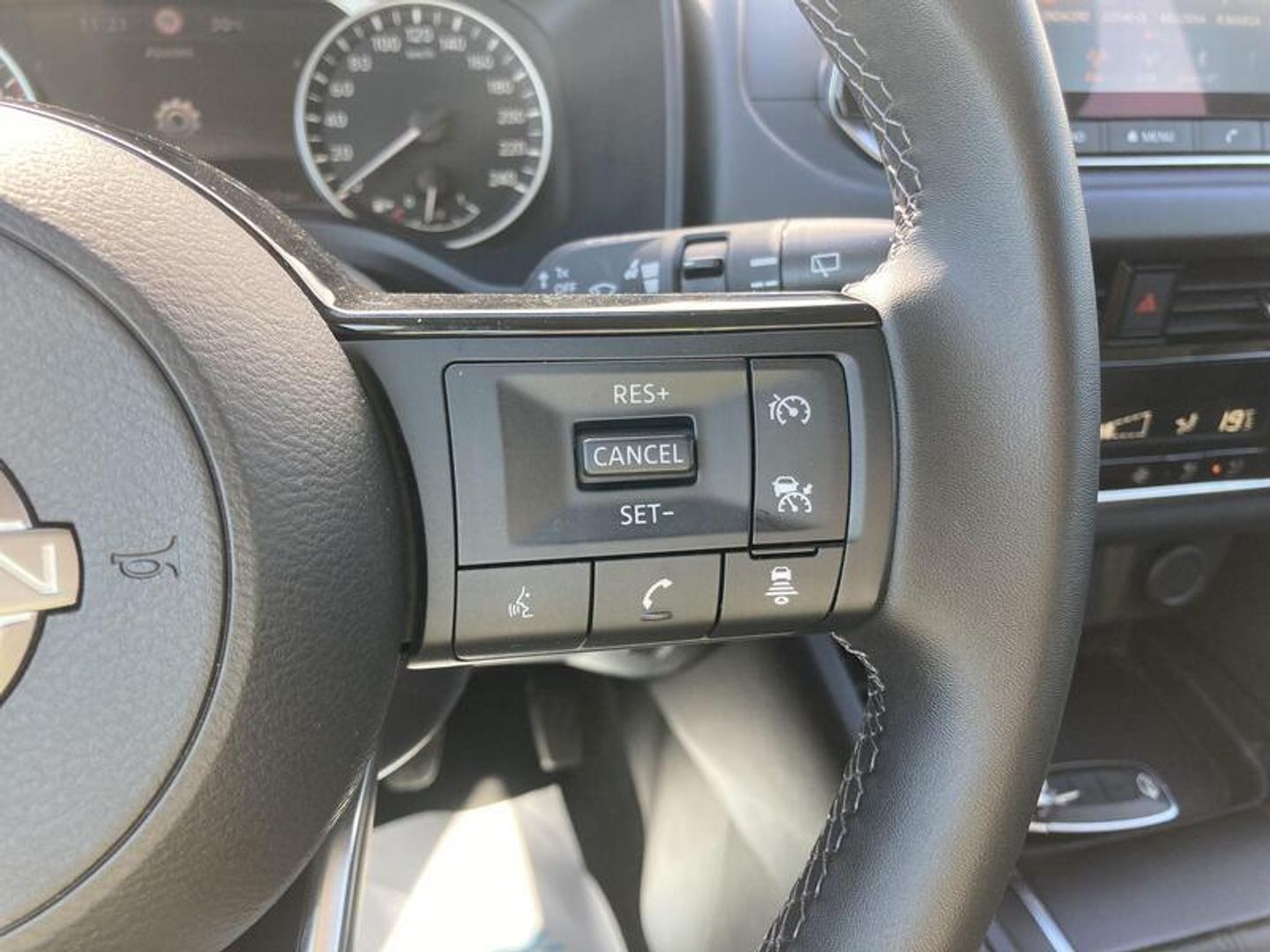 Nissan Qashqai DIG-T 140 mHEV Acenta 4x2 103 kW (140 CV) Blanco SUV