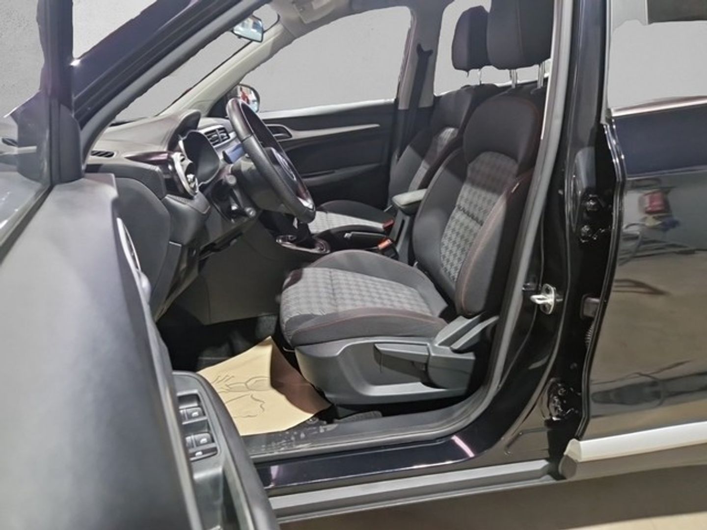 MG ZS 1.5 Comfort 78 kW (106 CV) Negro All Terrain / Pick-up