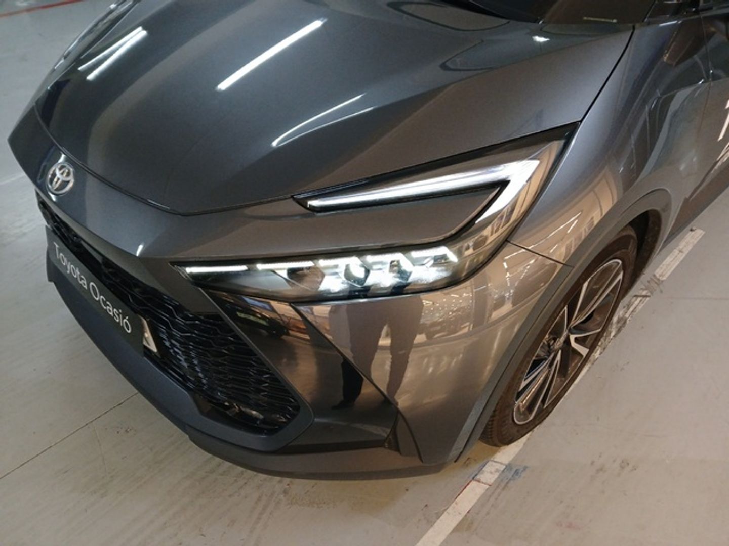 Toyota C-HR 1.8 140H Spirit 103 kW (140 CV) Gris All Terrain / Pick-up