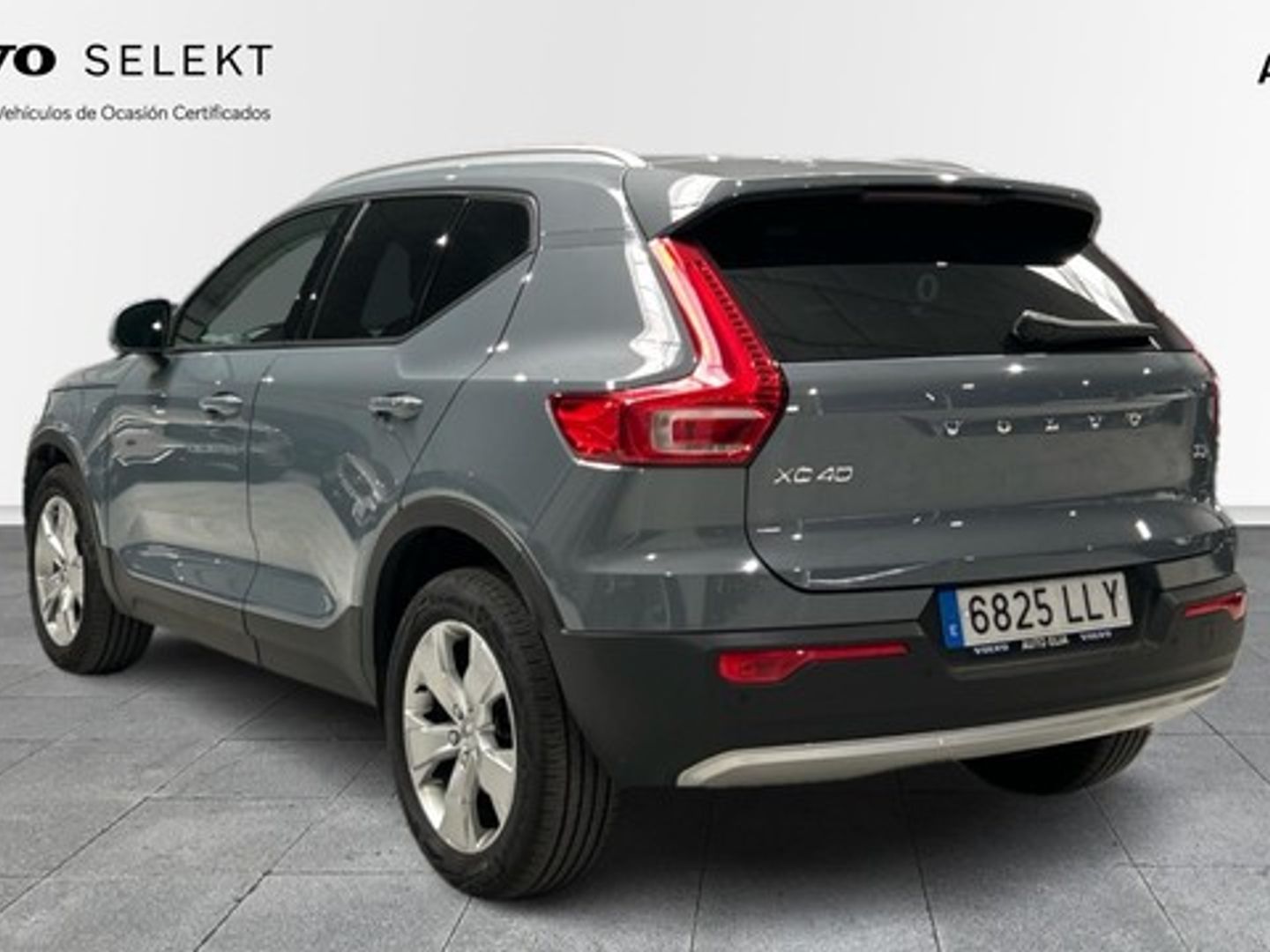 Volvo XC40 T3 Momentum Pro Auto 120 kW (163 CV) Gris SUV