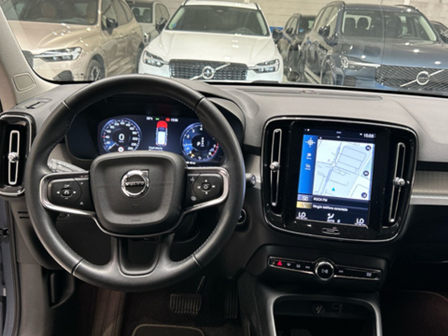Volvo XC40 T3 Momentum Pro Auto 120 kW (163 CV) Gris SUV