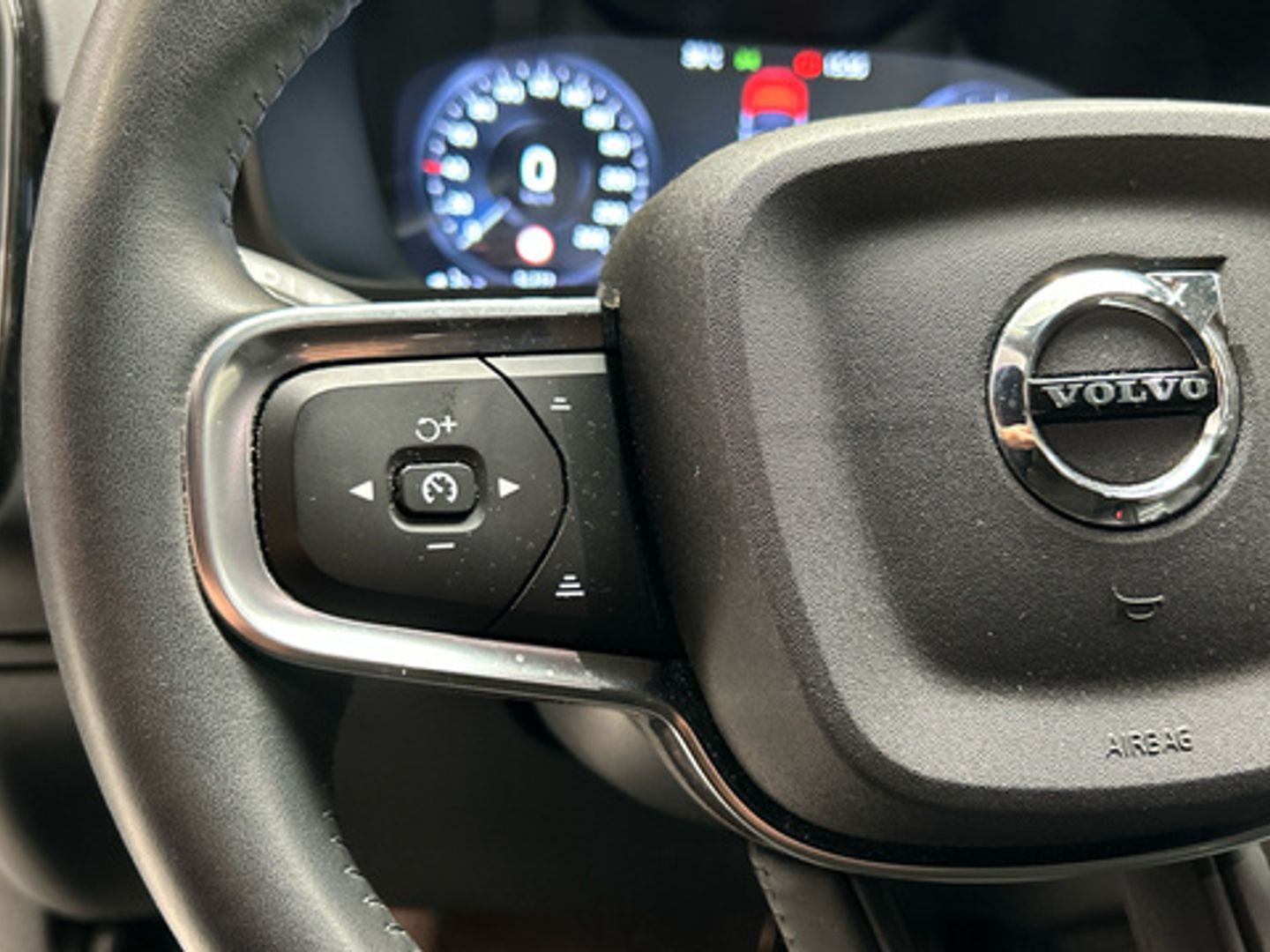 Volvo XC40 T3 Momentum Pro Auto 120 kW (163 CV) Gris SUV