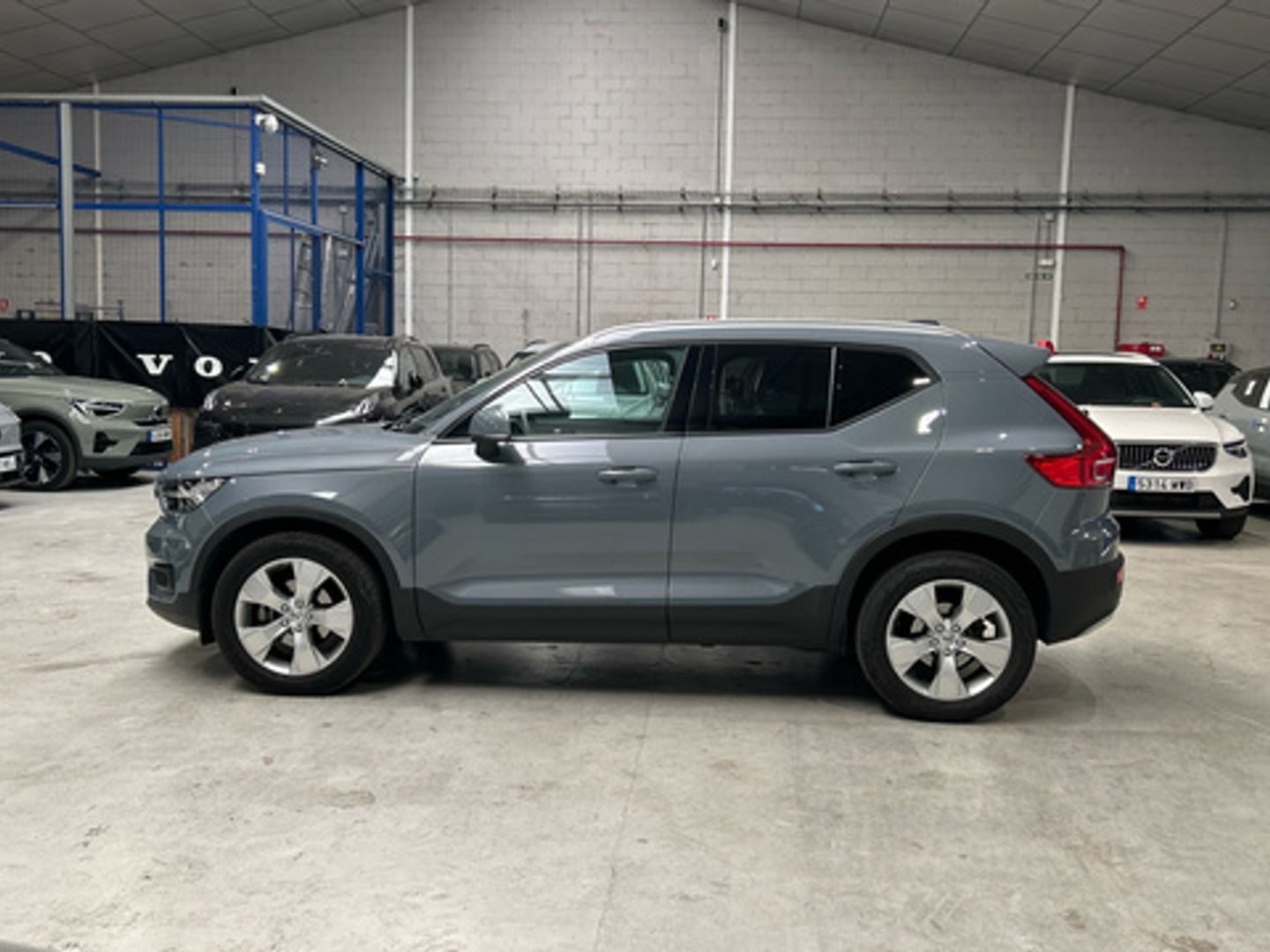Volvo XC40 T3 Momentum Pro Auto 120 kW (163 CV) Gris SUV