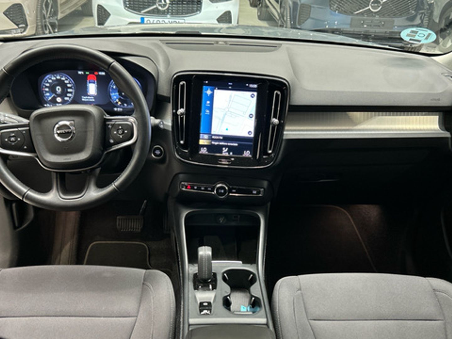 Volvo XC40 T3 Momentum Pro Auto 120 kW (163 CV) Gris SUV