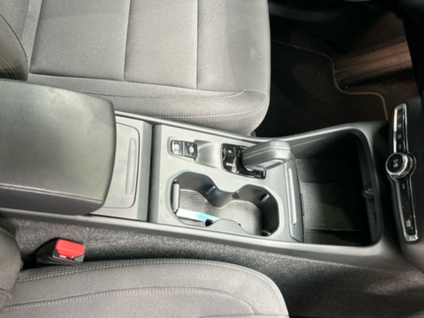 Volvo XC40 T3 Momentum Pro Auto 120 kW (163 CV) Gris SUV