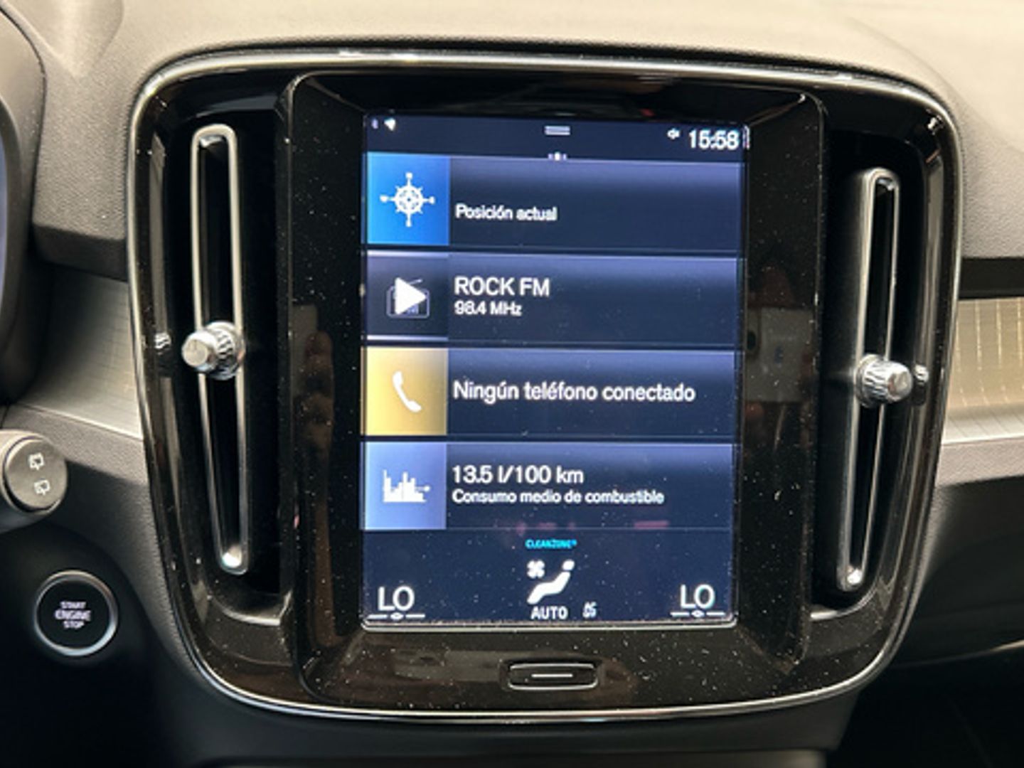 Volvo XC40 T3 Momentum Pro Auto 120 kW (163 CV) Gris SUV