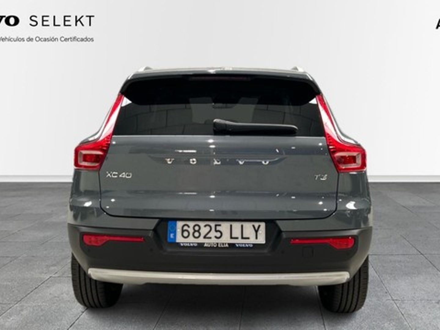 Volvo XC40 T3 Momentum Pro Auto 120 kW (163 CV) Gris SUV