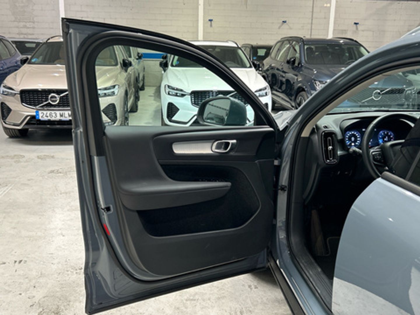 Volvo XC40 T3 Momentum Pro Auto 120 kW (163 CV) Gris SUV