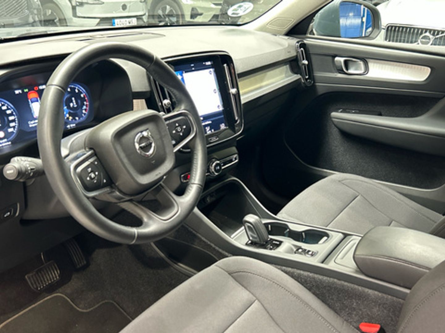 Volvo XC40 T3 Momentum Pro Auto 120 kW (163 CV) Gris SUV