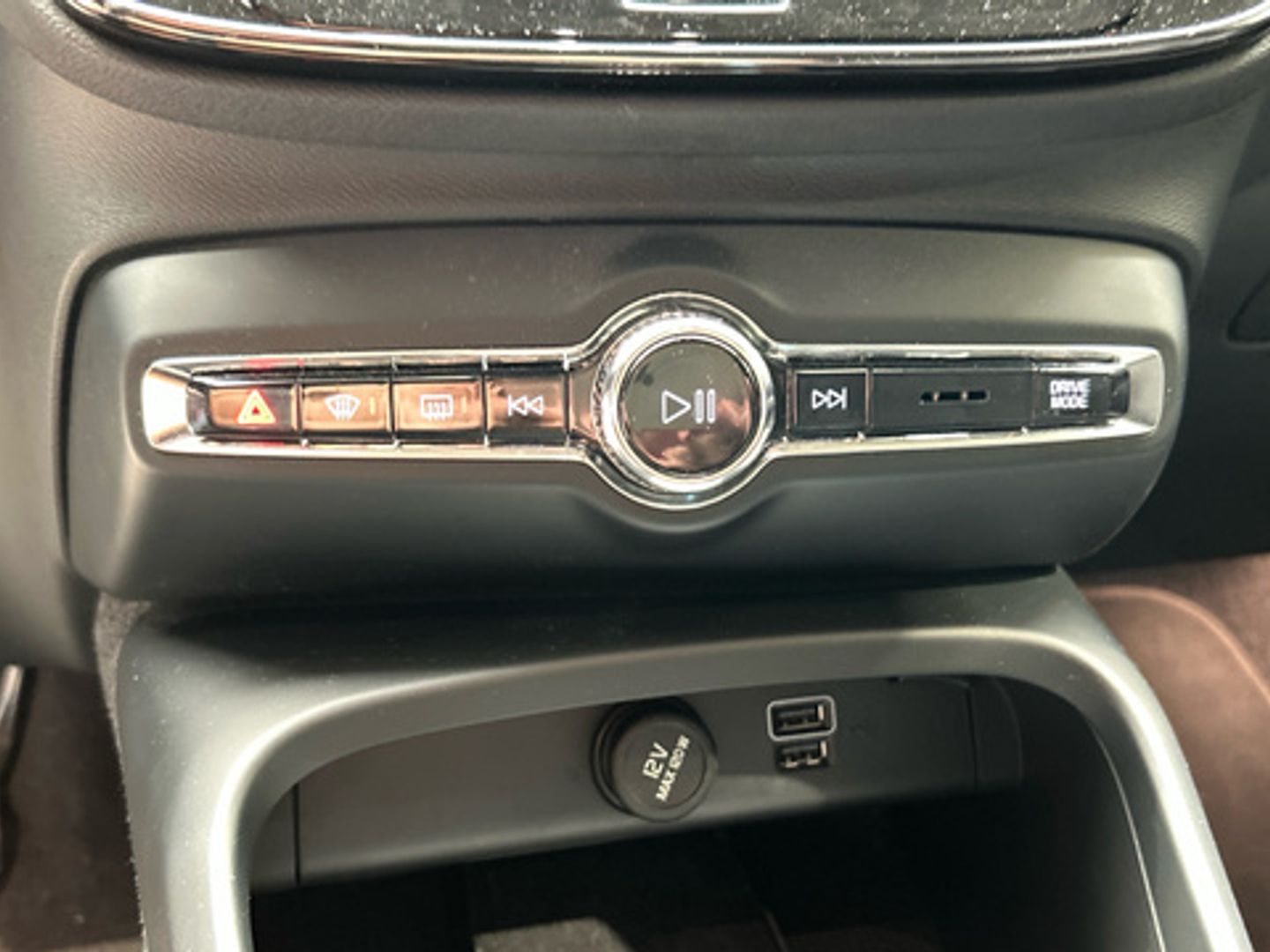 Volvo XC40 T3 Momentum Pro Auto 120 kW (163 CV) Gris SUV