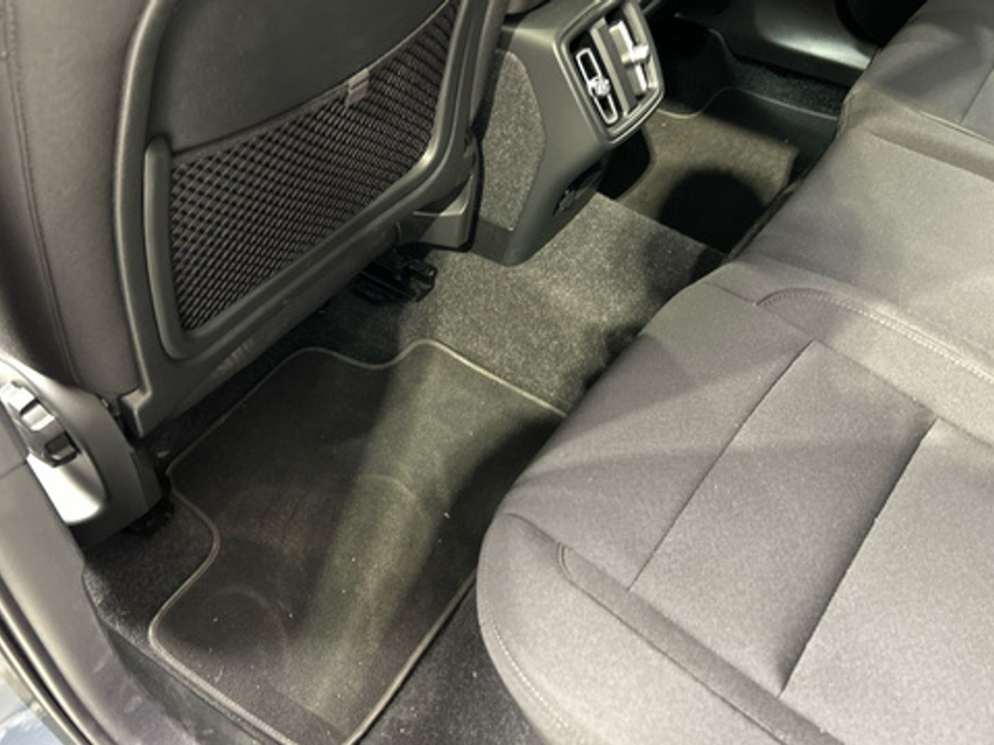Volvo XC40 T3 Momentum Pro Auto 120 kW (163 CV) Gris SUV
