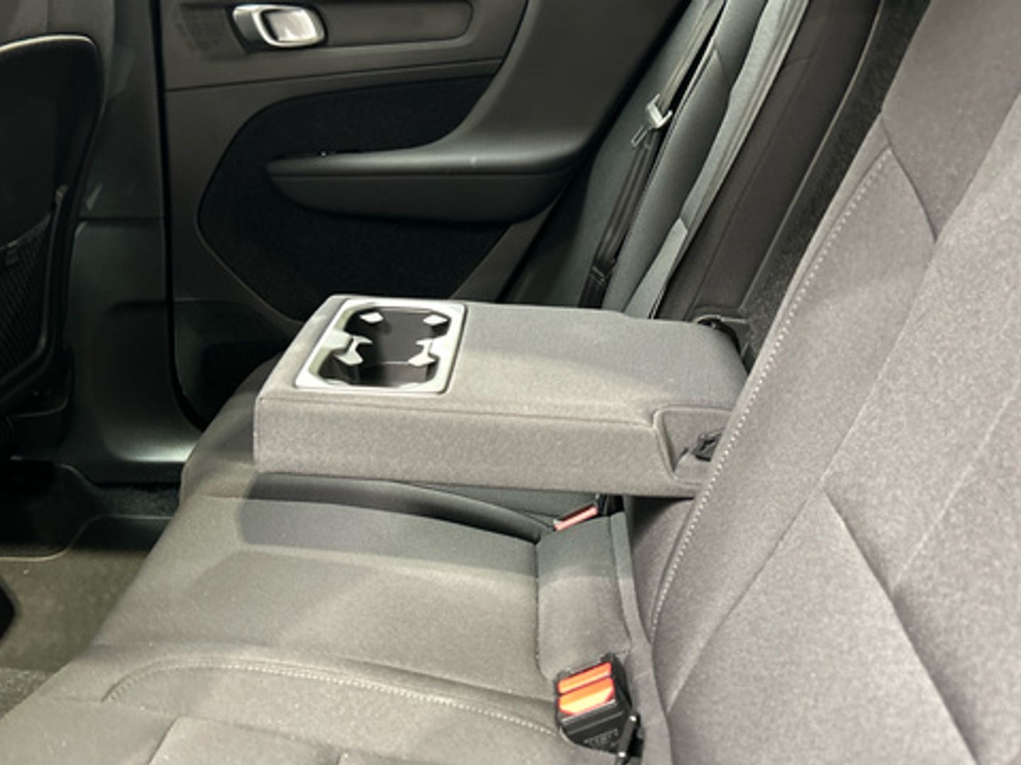 Volvo XC40 T3 Momentum Pro Auto 120 kW (163 CV) Gris SUV