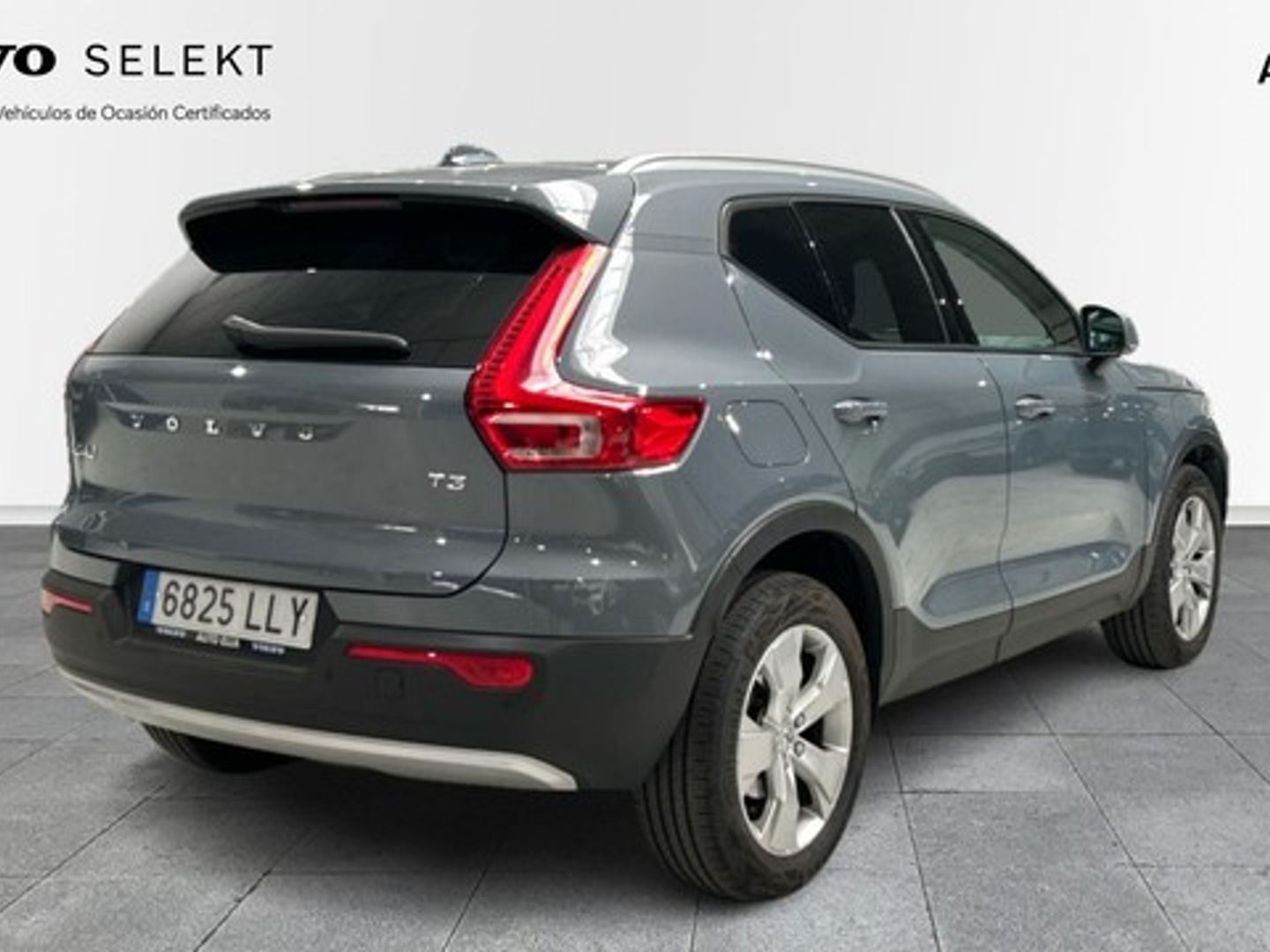 Volvo XC40 T3 Momentum Pro Auto 120 kW (163 CV) Gris SUV