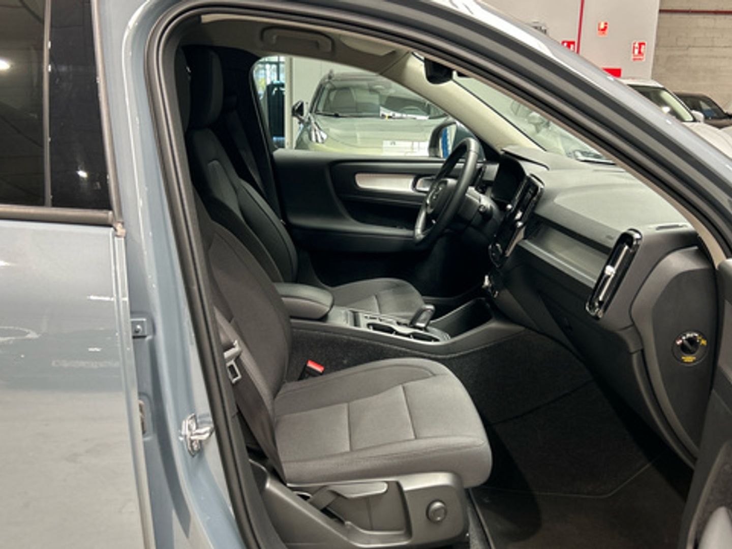 Volvo XC40 T3 Momentum Pro Auto 120 kW (163 CV) Gris SUV