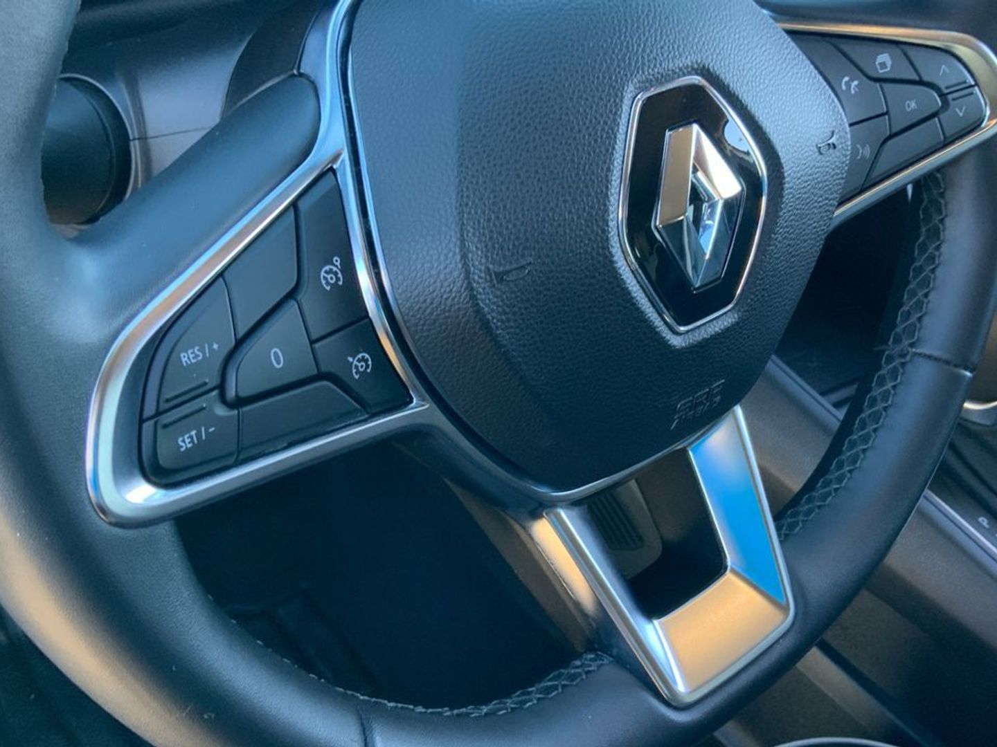 Renault Captur Zen E-TECH Híbrido 107 kW (145 CV) Gris Plata SUV
