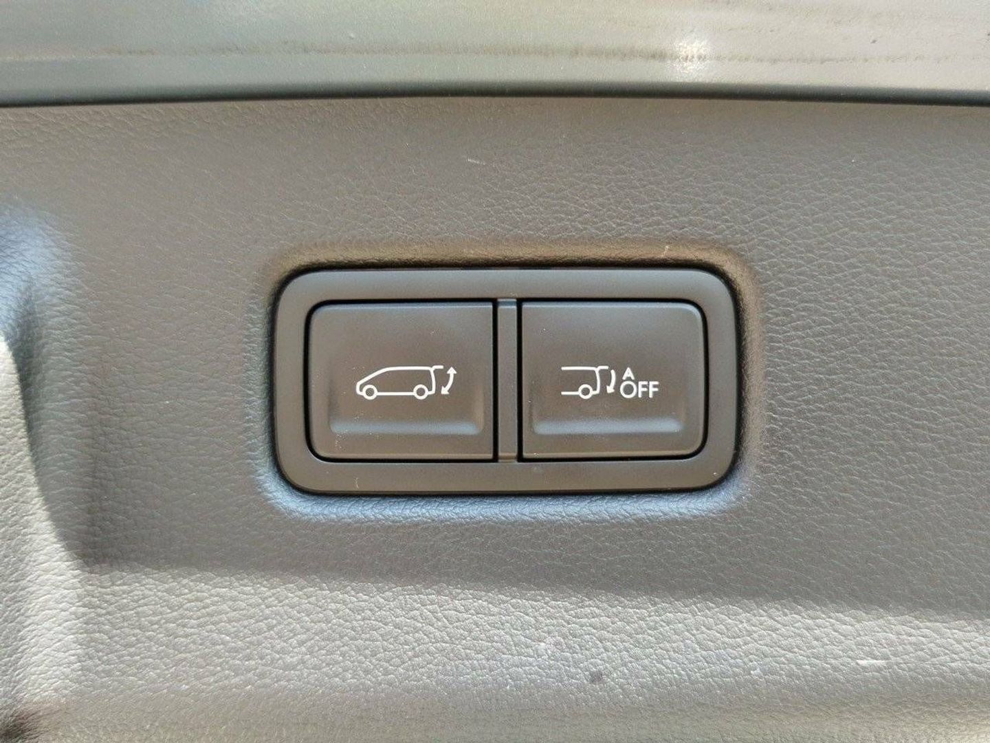 Hyundai Staria 1.6 HEV Tecno 9S 6AT 167 kW (225 CV) Gris Minivan
