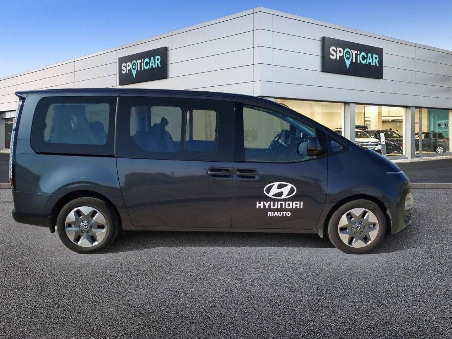 Hyundai Staria 1.6 HEV Tecno 9S 6AT 167 kW (225 CV) Gris Minivan