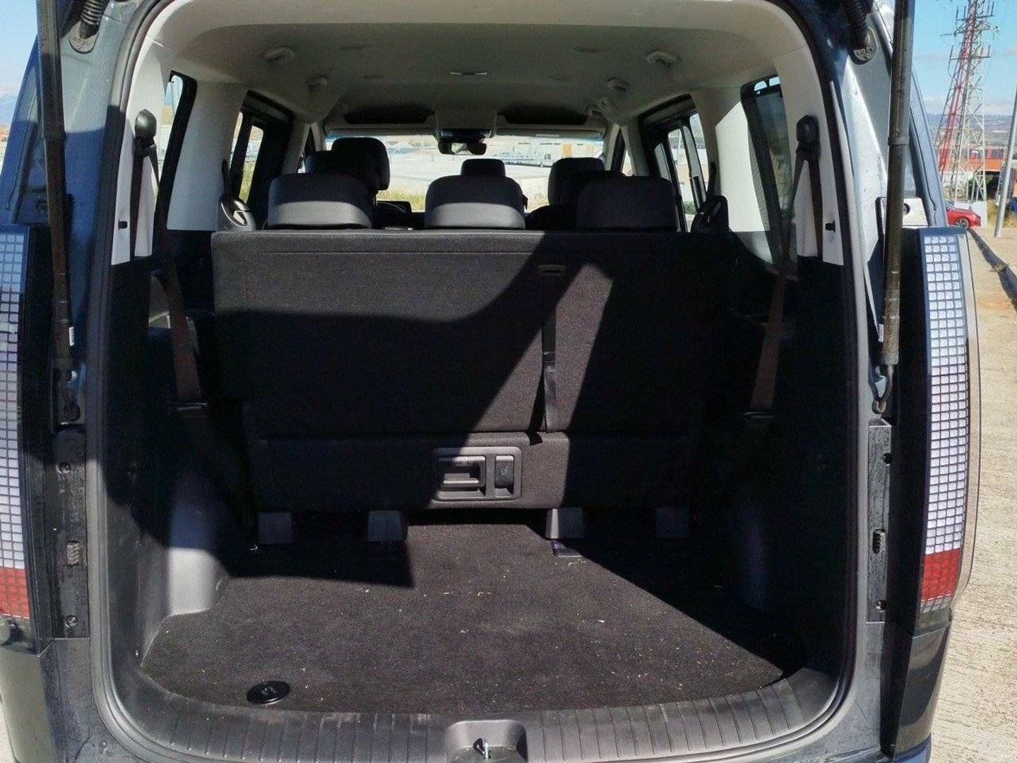 Hyundai Staria 1.6 HEV Tecno 9S 6AT 167 kW (225 CV) Gris Minivan
