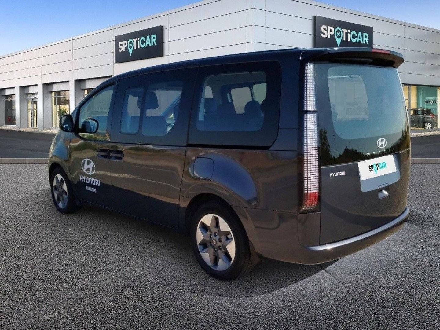 Hyundai Staria 1.6 HEV Tecno 9S 6AT 167 kW (225 CV) Gris Minivan