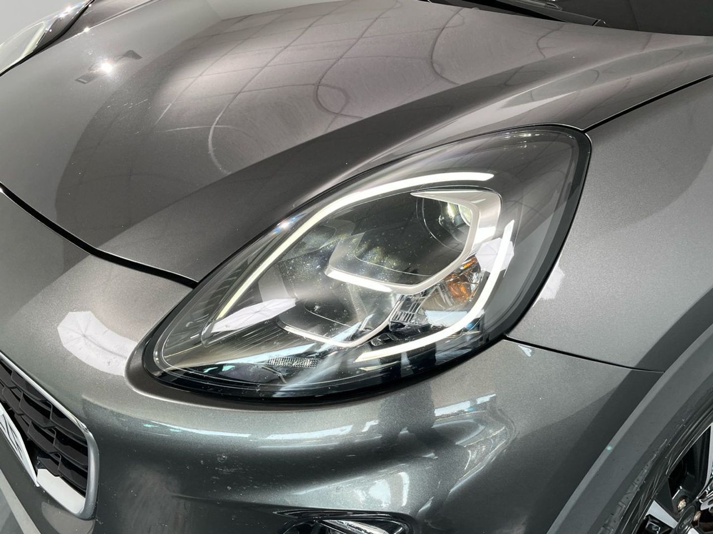 Ford Puma 1.0 EcoBoost MHEV Titanium Design 92 kW (125 CV) Gris SUV