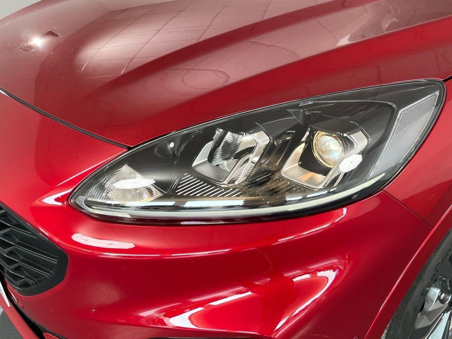 Ford Kuga 2.5 Duratec FHEV ST-Line Auto 140 kW (190 CV) Rojo SUV
