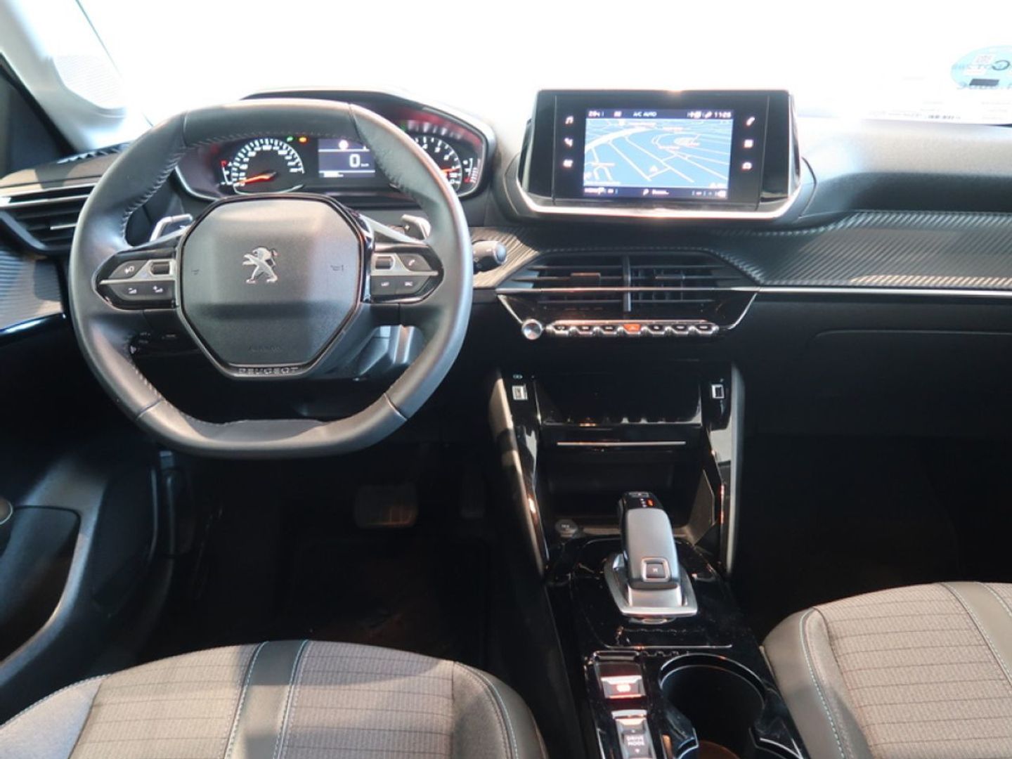 Peugeot 208 PureTech 100 Allure EAT8 75 kW (100 CV) Gris Compact
