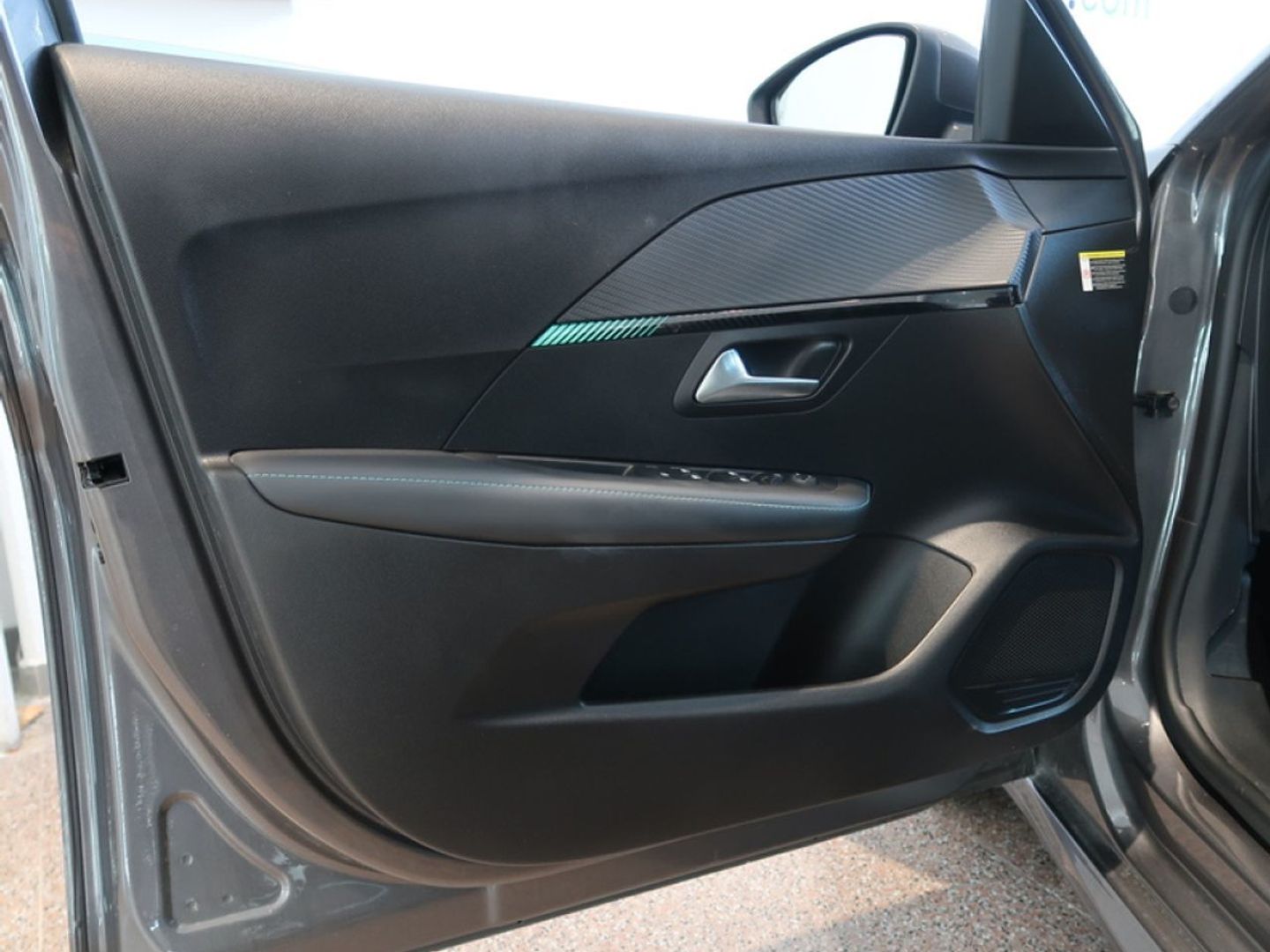 Peugeot 208 PureTech 100 Allure EAT8 75 kW (100 CV) Gris Compact