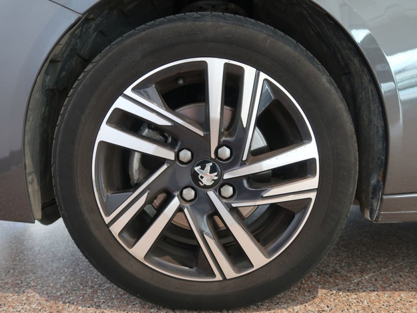 Peugeot 208 PureTech 100 Allure EAT8 75 kW (100 CV) Gris Compact