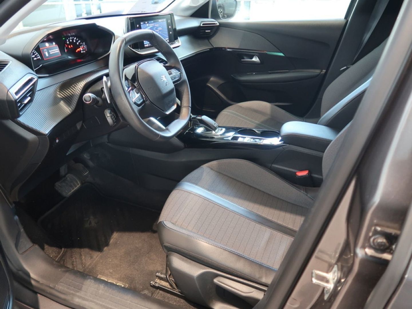 Peugeot 208 PureTech 100 Allure EAT8 75 kW (100 CV) Gris Compact